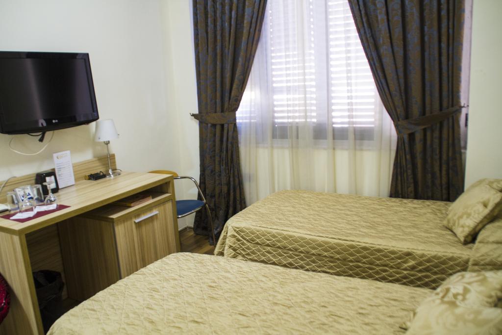 Hotel Comfort Tirana Eksteriør billede